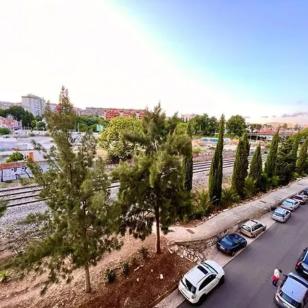 New-romantic Near The Beach! Daire Paço de Arcos