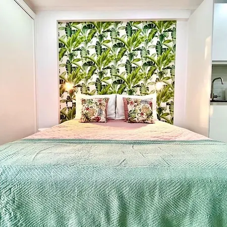 Daire New-romantic Near The Beach! *