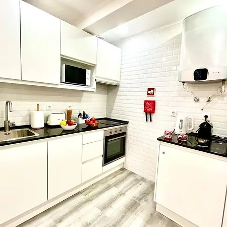 New-romantic Near The Beach! *