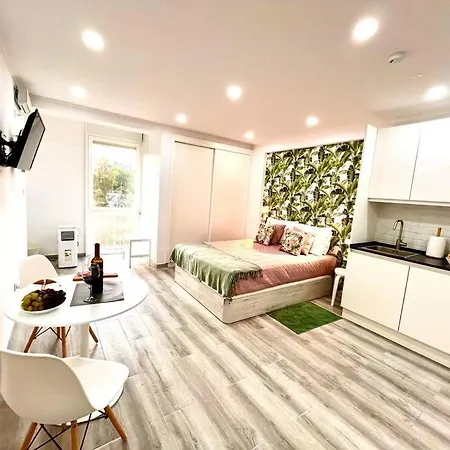 New-romantic Near The Beach! *