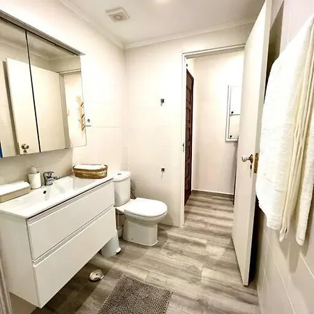 New-romantic Near The Beach!