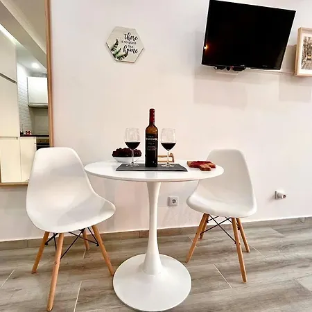 Apartment New-romantic Near The Beach! *