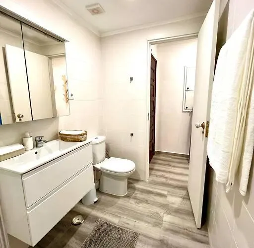 New-romantic Near The Beach!